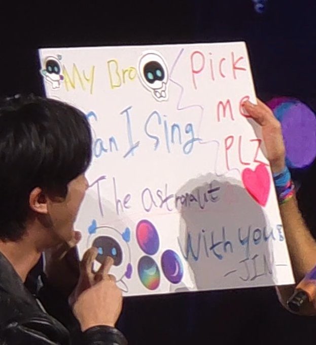 JlNSONYEONDAN's tweet photo. the sign seokjin was holding,,, im gonna eat him istg

🐹:My Bro Can I Sing The Astronaut With You?
🐹: Pick me PLZ https://t.co/vU9wMO5jk4