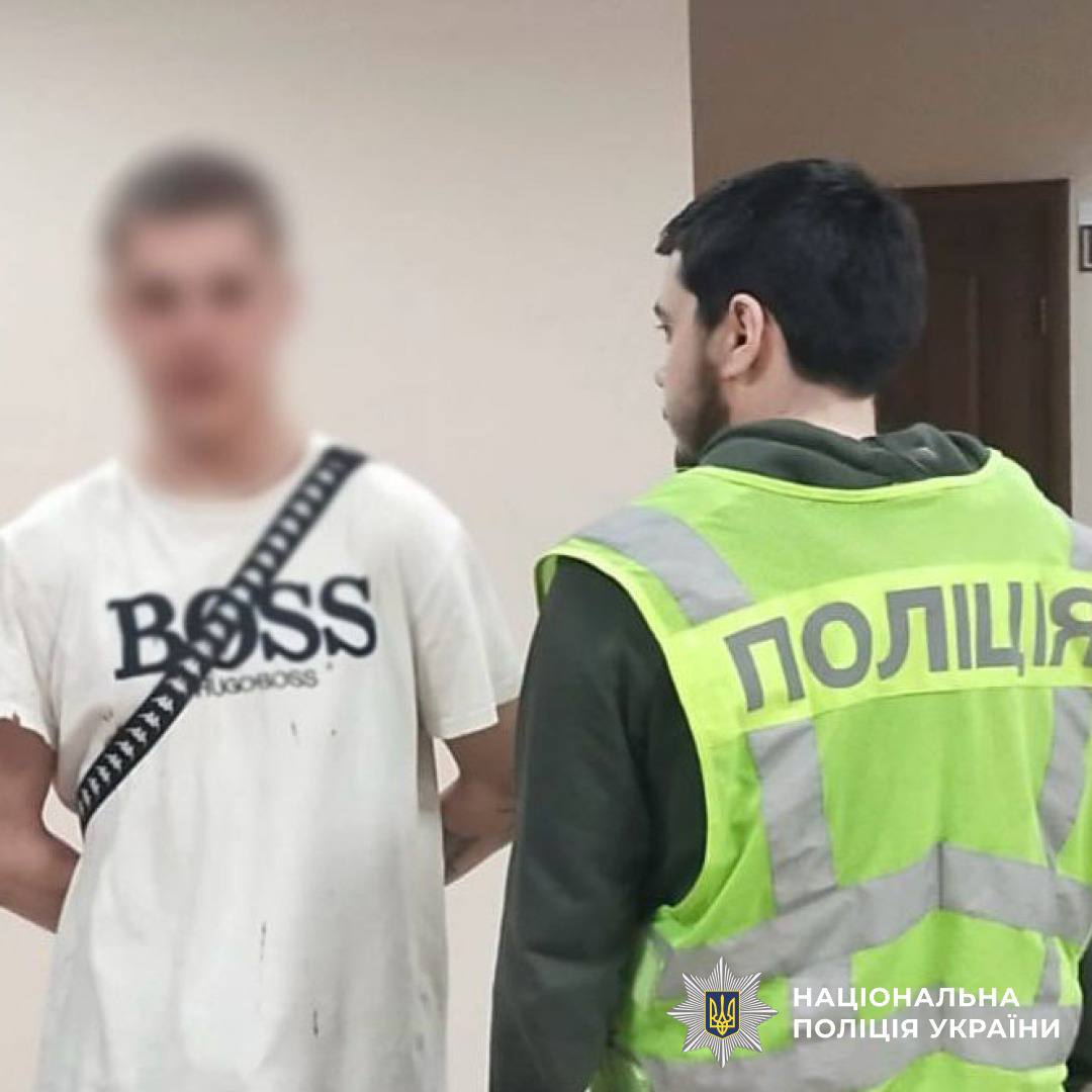 Zzn2Jane's tweet photo. Ще двох підлітків затримали за напад на військового у Гідропарку, – поліція

Всього вже затримано чотирьох киян від 15 до 17 років, але судячи з відео це ще не всі. Хлопцям світить до 4 років тюрми.

Яке покарання було б справедливим для цих осіб? https://t.co/bcOqtCBiht