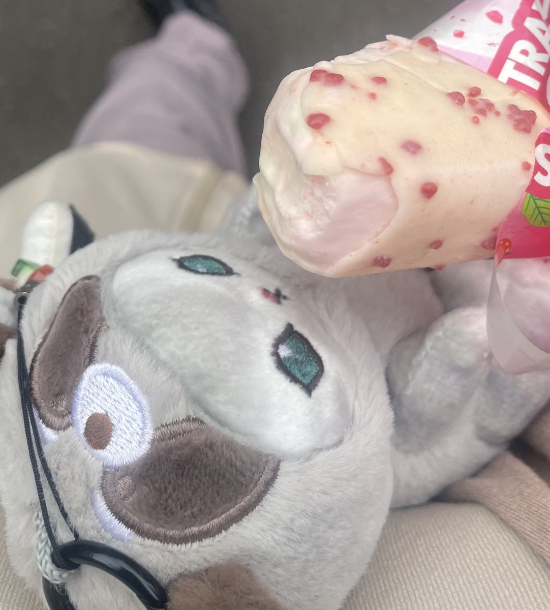 feeding him more ice cream #archivetwt #mofusand