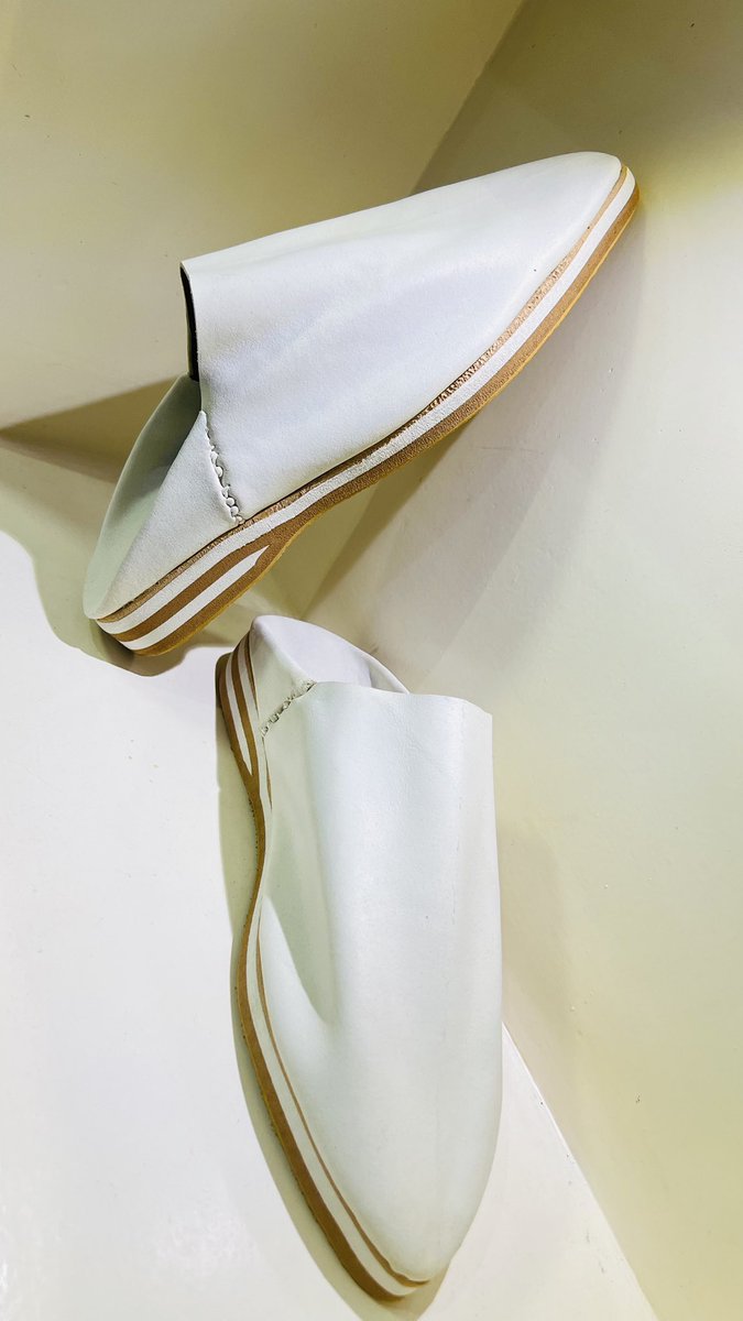 Xaaral na sampu tay🤝
Chaussures diponibles sur commande
Mbaraakiis double talon sax amna🤗
🏷️12.000f
☎️77 130 59 78