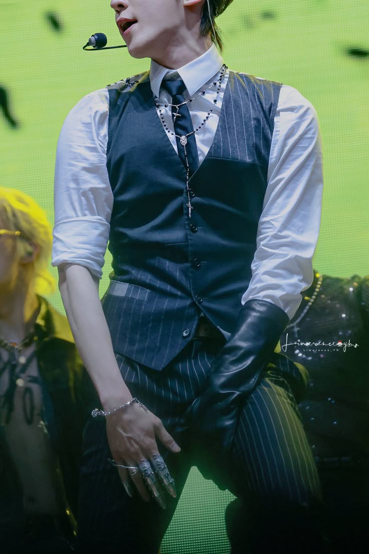 realyunhotteok's tweet photo. one year of this iconic yunho outfit for coachella https://t.co/XuHNxS5b4k