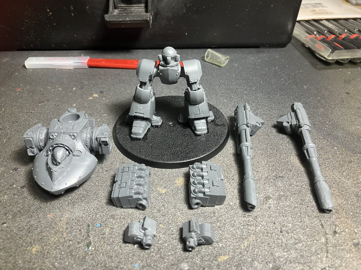 Penddraig131's tweet photo. Completed the build for my Justaerin herald from @gator.3d and more sub-assemblies for the deredeo dreadnought with just the weapons to finish off now. Hopefully should get some undercoat on these over the week.
#30k #horusheresy #sonsofhorus #sonsofhoruslore #warmongers https://t.co/Q1MUA1yIdl
