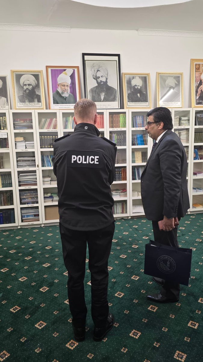 Great meeting yesterday between Ahmadiyya Muslim Community Scotland and Deputy Chief Constable Alan Speirs at Baitul Rehman Mosque, Glasgow. Productive discussions on community cohesion, safety, and continued collaboration with <a href="/PoliceScotland/">Police Scotland</a>.  #CommunityEngagment #TrueIslam