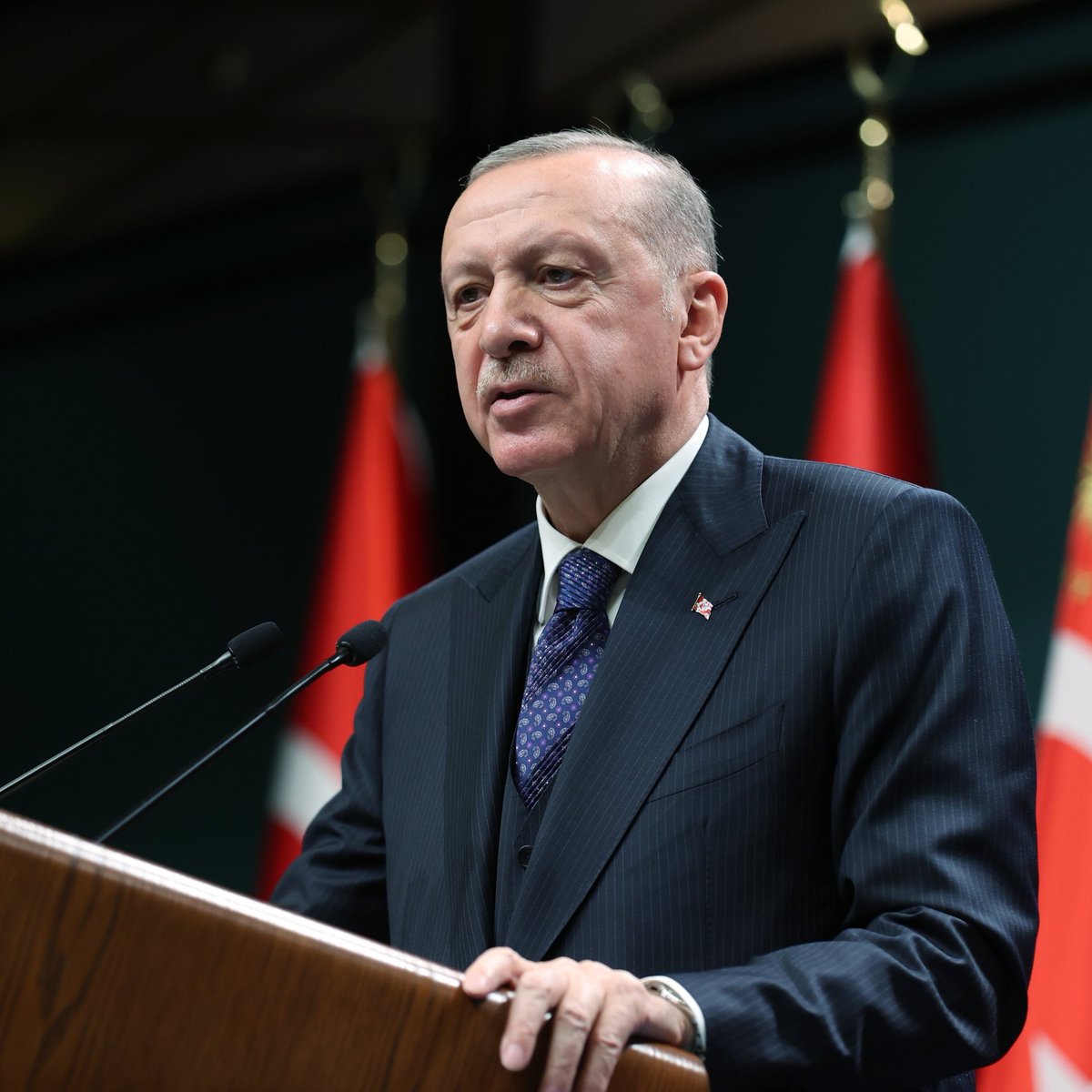 bosunatiklama's tweet photo. Cumhurbaşkanı Erdoğan: "Pek çok aile, 25-30-35 yaşına gelmiş çocuklarını evlenip yuva kurmaya, çocuk sahibi olmaya ne yazık ki ikna edemiyor." https://t.co/HZGHnjFvkr