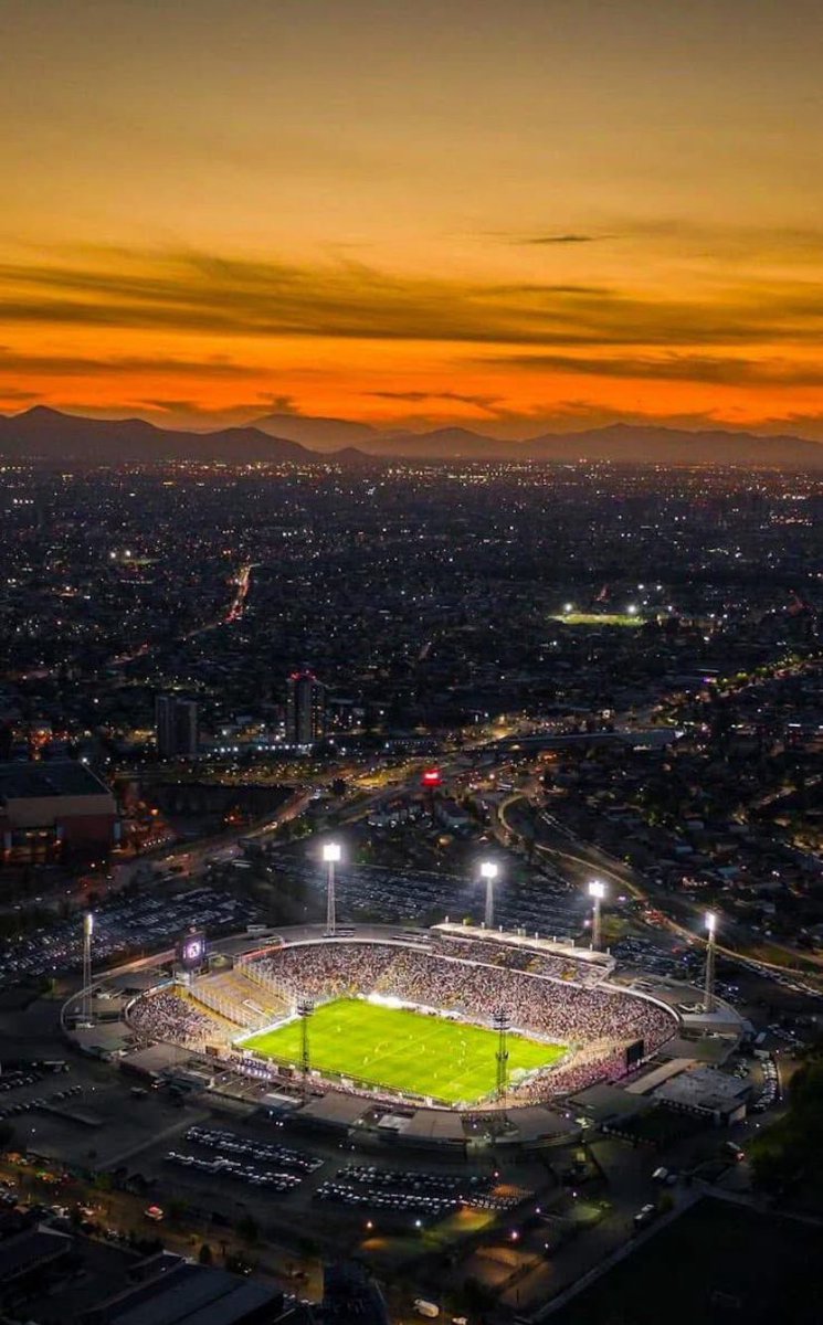 ranm23's tweet photo. 100 años de gloria de mi querido #ColoColo el equipo de mi vida, el eterno campeón, gracias tío Lucho por hacerme hincha del equipo más grande de chile, a todos los colocolinos y colocolinas un gran abrazo……. https://t.co/1Im9S7kzGG
