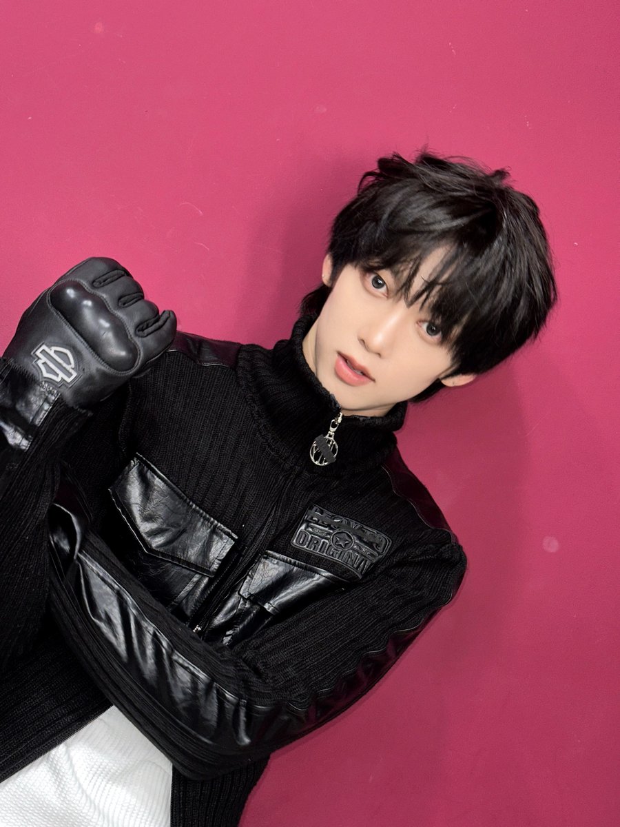 _AMPERSANDONE_'s tweet photo. 긁적긁적😗

#앰퍼샌드원 #AMPERSANDONE 
#나캠든 #KAMDEN https://t.co/mr69FpvFc5