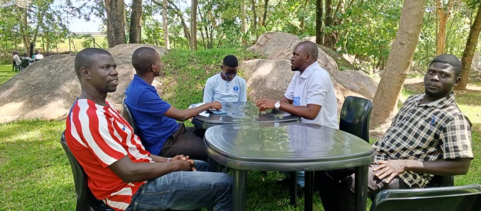 khuddamug's tweet photo. Respected Sadr Sahib #MKAUG Paid a courtesy visit to Kadama region.
#PeaceSymposium2025 https://t.co/N9i6A57WxZ