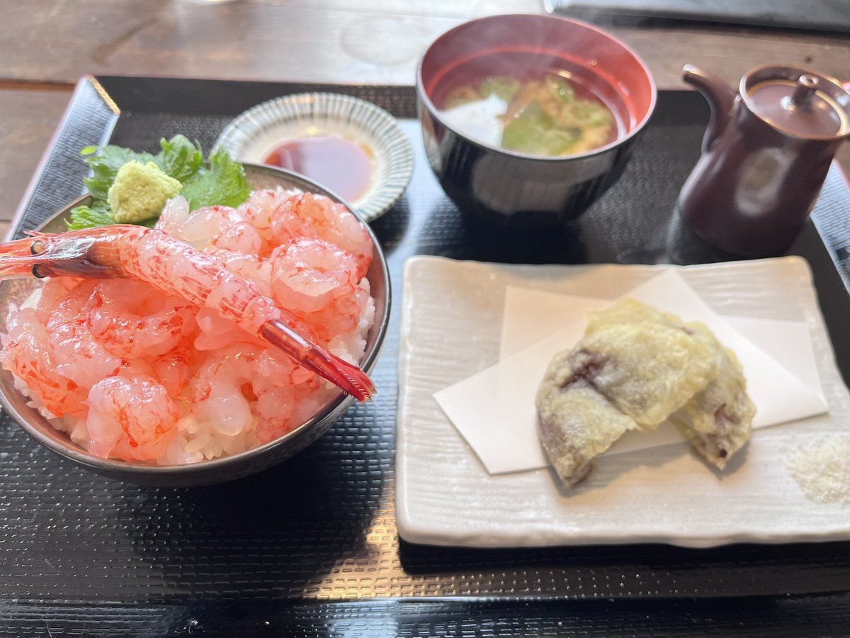 MG_satuki's tweet photo. @desikou 今気づいた！！絶対美味しいやつじゃん🤤
私は今日シマエビ丼を食べて来ちゃったよ🦐 https://t.co/VQdmkRDZAF
