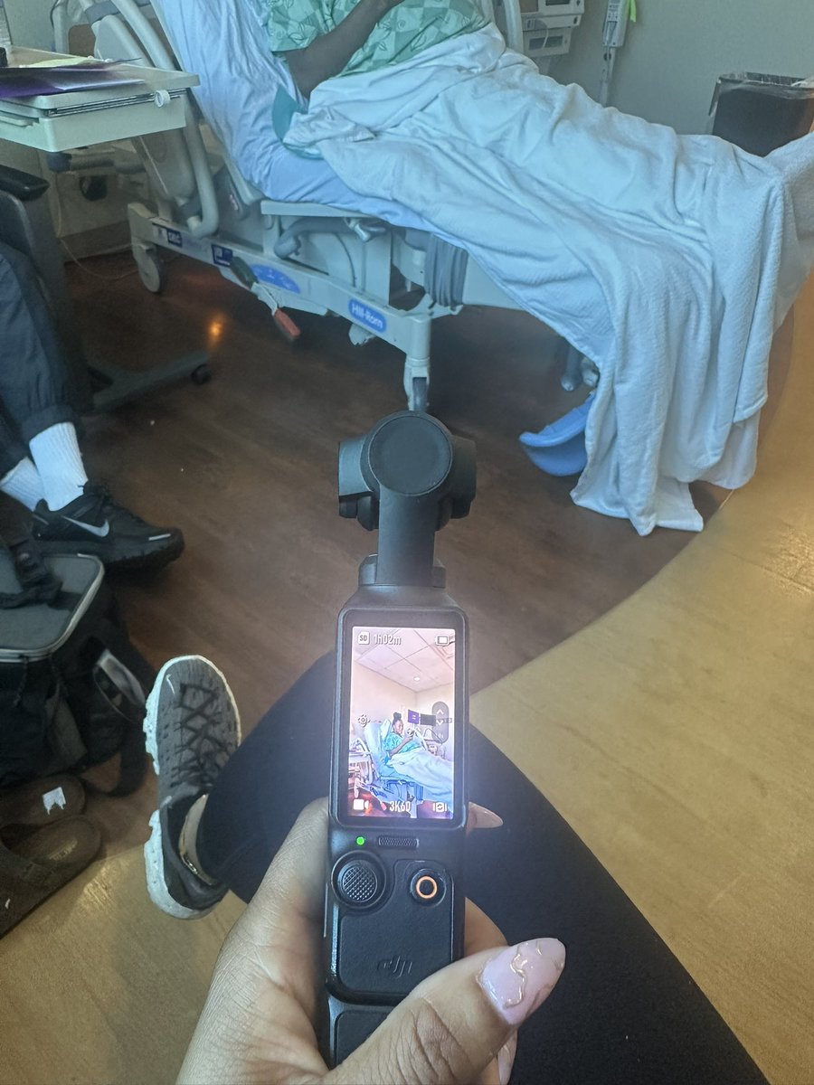 JessJMoneyy's tweet image. Had some birthday magic yesterday and got to use a cool gadget per my clients permission. I cant wait to see the final edit, now I have to get one!! #BirthNerd #Birthdoula 😅🤗💙