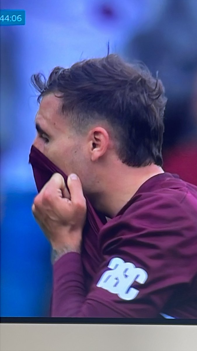 Ten men hearts… 😮  #aberdeenfc 🔴⚪️ #Dandies