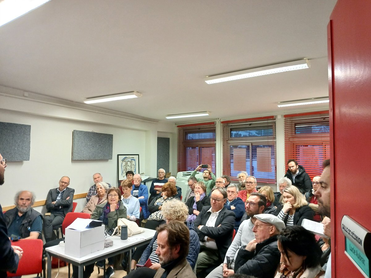 🌹Jeudi soir, AG des socialistes jurassiens pour le 81e #CongresPS

Merci <a href="/NicolasMayerNMR/">Nicolas Mayer-Rossignol</a> de t'être rendu disponible pour présenter la contrib <a href="/Refondations1/">Refondations</a> aux camarades, avec la clarté et la conviction qui t'animent.

<a href="/RefondationsBFC/">Refondations Bourgogne-Franche-Comté</a> <a href="/LilianeLucchesi/">Liliane Lucchesi</a> <a href="/O_charretgodard/">Oceane Godard</a>