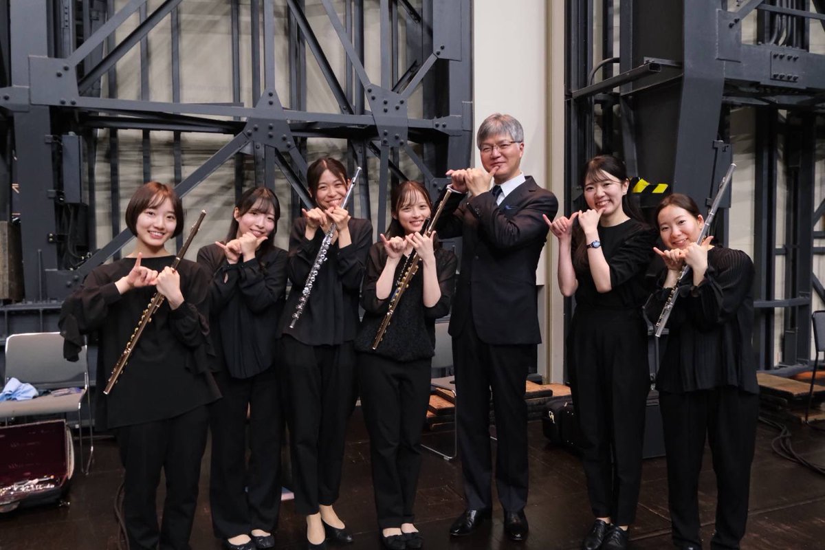 yuki_flpicc's tweet photo. 桐朋オケアカ、今季最初の定期演奏会でした🎶
神田寛明先生に来ていただき、一緒に演奏しながら間近でご指導を受け、リハ期間からとても充実していました。そして同世代の素晴らしい方々と一緒に勉強できて幸せです🥹今年もこの場所で学べることに感謝して、しっかり吸収していきたいと思います🔥 https://t.co/N0LeV6Y4LP