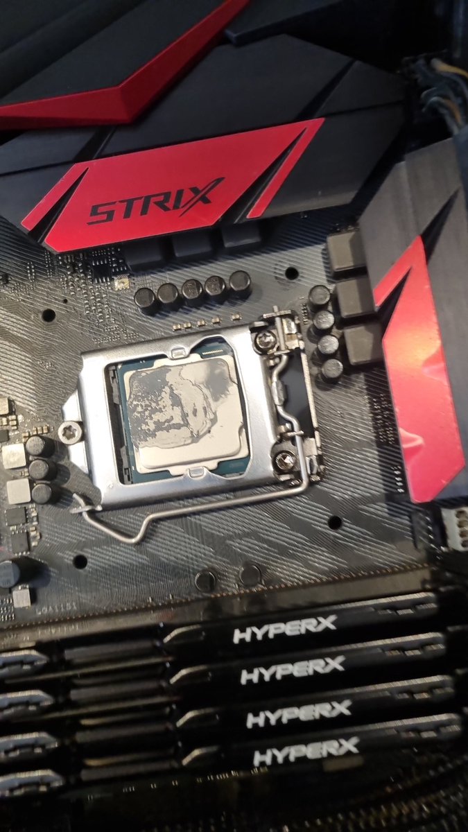 smoon_lee's tweet image. Well, today is rebuild PC day, and ermm maybe some thermal past it looks 😲 #SaturdayBuilds #TechWeekend