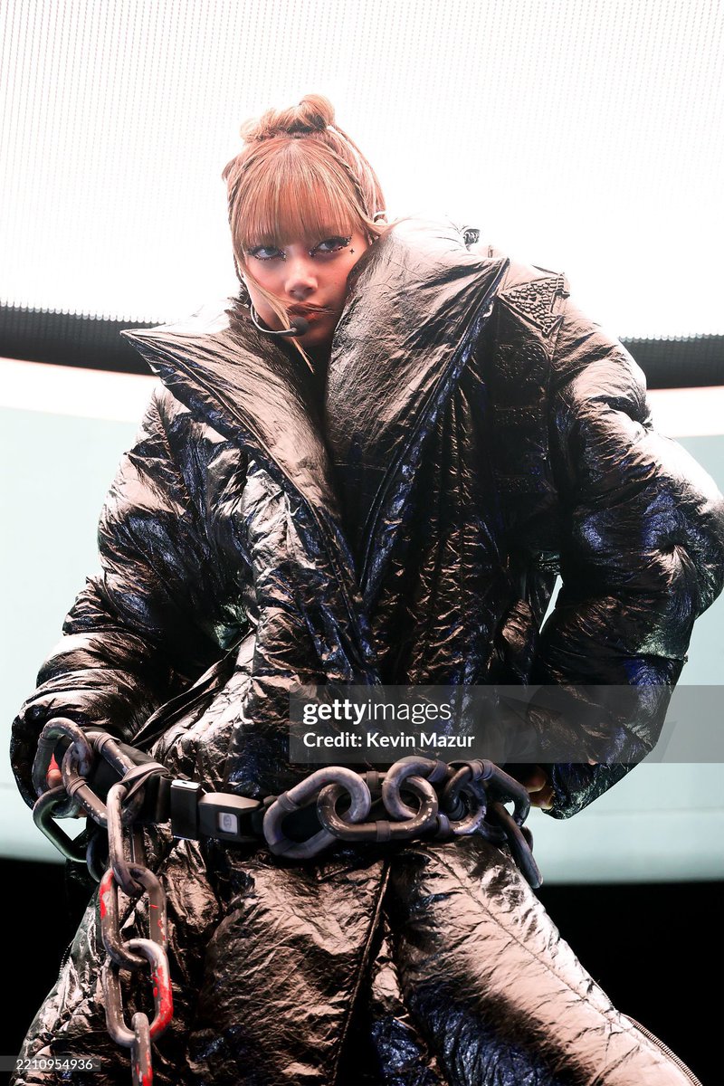 kamhomtheseries's tweet photo. Gettyที่ว่ารอดยาก แต่ลิซ่ารอด &amp;ทรงพลังทุกรูป

ROCKSTAR LISA COACHELLA  
#LISACHELLA #Coachella2025 https://t.co/UyLTEaRfcb