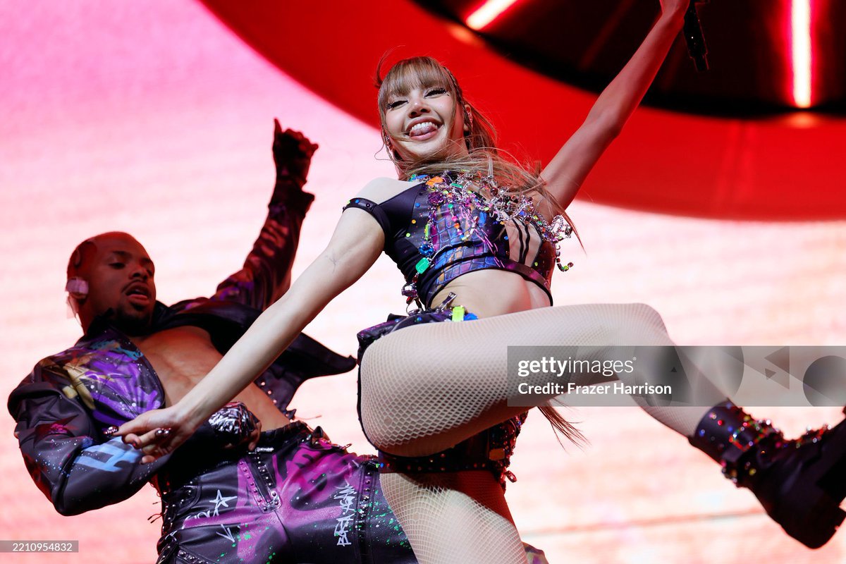 kamhomtheseries's tweet photo. Gettyที่ว่ารอดยาก แต่ลิซ่ารอด &amp;ทรงพลังทุกรูป

ROCKSTAR LISA COACHELLA  
#LISACHELLA #Coachella2025 https://t.co/UyLTEaRfcb