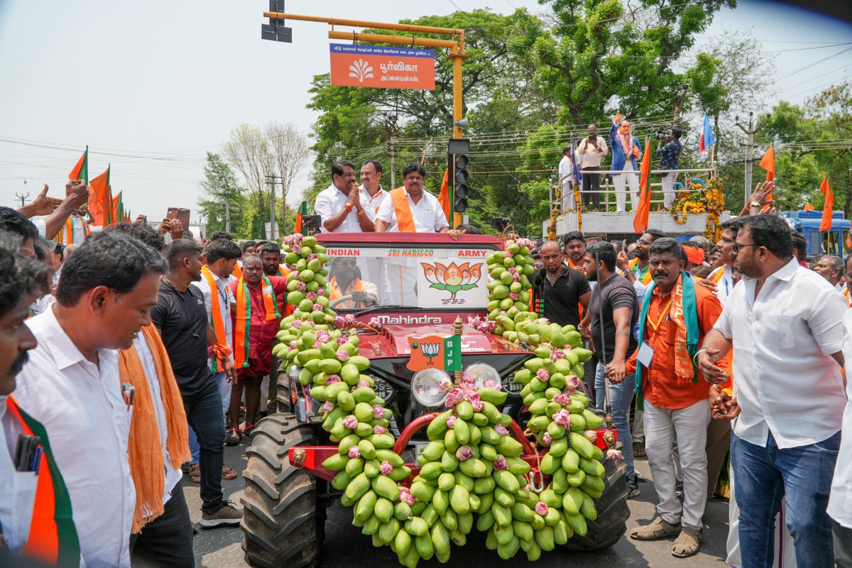 KPRamalingamMP's tweet photo. இன்றைய தினம் சேலம் பெருங்கோட்டத்திற்கு வருகை புரிந்த பாரதிய ஜனதா கட்சியின் மாநில தலைவர் @NainarBJP அவர்களை நமது தொண்டர்கள் ஆரவாரமுடன் வரவேற்றனர், பின்னர் கட்சி நிர்வாகிகளுக்கு 'தேசம் காப்போம் தமிழகம் வெல்வோம்' தலைப்பில் எழுச்சி உரையாற்றி ஊக்கப்படுத்தினார் நமது மாநிலத் தலைவர் https://t.co/jMGnv60OR5