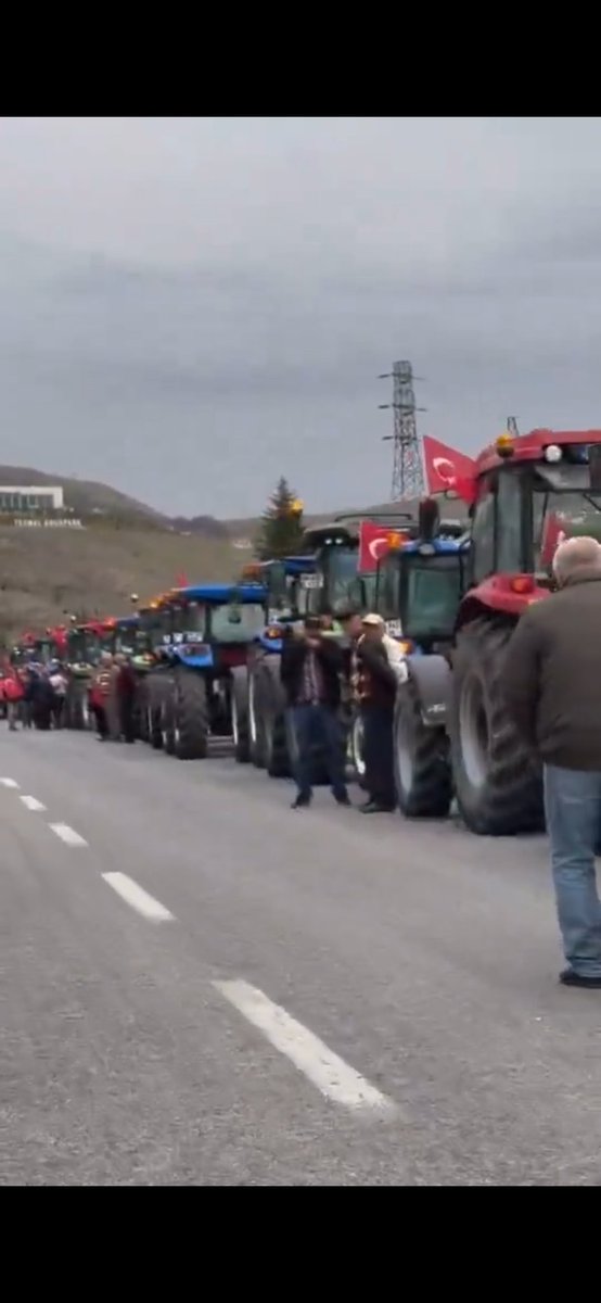 senem41783913's tweet photo. Akp'liler İyi Bakın Burası Yozgat (%70)
Yozgat’ta Çiftçi kürsüde konuşuyor bu düzen böyle gitmez..
"Çiftçi olarak röportaj yaptım,
1 milyon TL ceza yazmışlar.
100 MİLYON YAZMASANIZ NAMERTSİNİZ... 
Öğrencilerden Sonra Köylü de Korku Duvarlarını Yıkıyor !!! https://t.co/97lTBEUbul