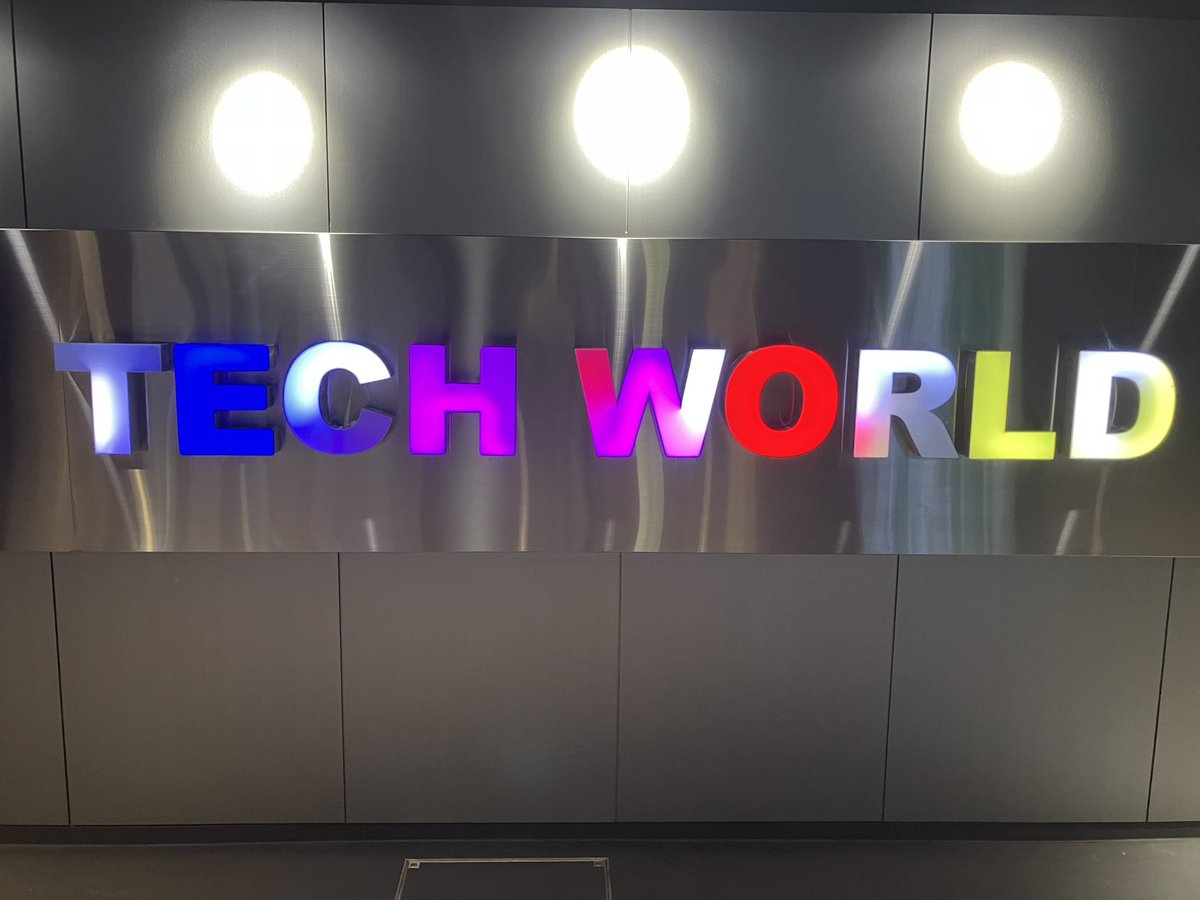 関西・大阪万博
EXPO2025    DAY2

KOREAは人気!!
外観も雰囲気あって、需要にマッチしていた！

TECH WORLD
ライフ、NATURE、FUTURE
現在、未来が融合していた！
お土産もいいのもらえたので、行く価値めちゃくちゃあり！！