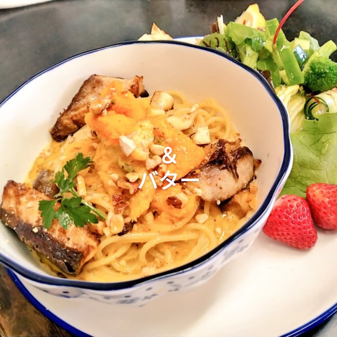 newtoyoken's tweet photo. 明日はバターとカボチャのクリーミーなパスタの最終日です。
カボチャのポタージュみたいなほんのり甘い優しい味わい。
ミルクに溶けるカボチャペーストは
バターと溶け合ってバスタに絡みます。
冷たいガスパチョもスタンバイ。
西港ヘルシーランチお待ちしております🧑‍🍳 https://t.co/UjnFd1jpva