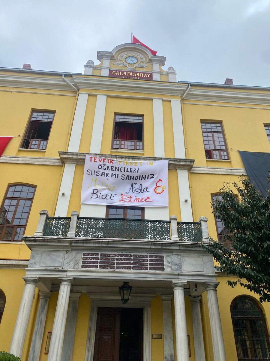 mektep asla biat etmez 💛❤️