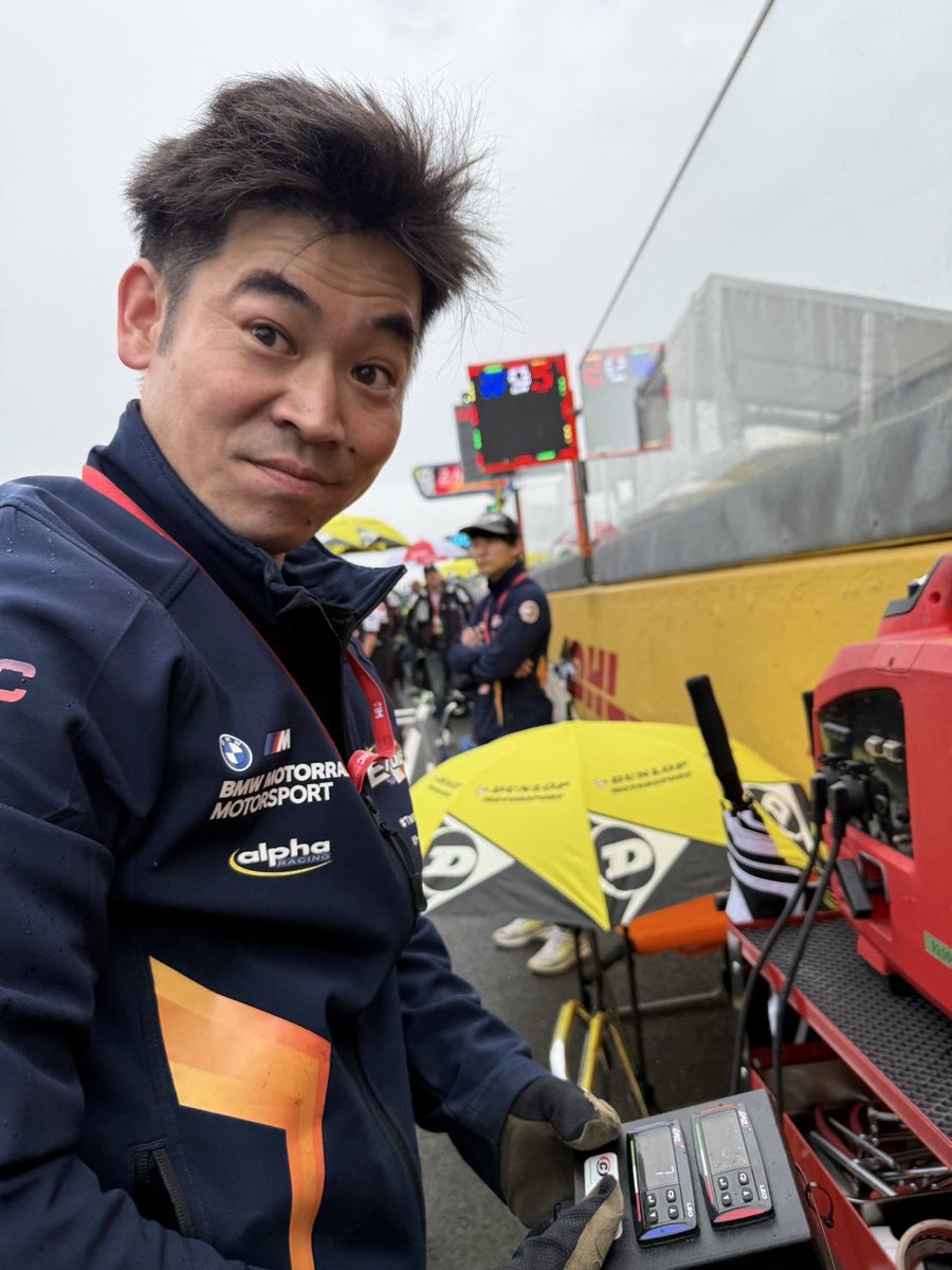 NaokoKTM's tweet photo. フランス
世界耐久ロードレース
ルマン24耐久スタート
チーム エトワール25 頑張れ
川原も裏方 タイヤ担当頑張ります
#FIMEWC #24hMotos #M1000RR #alphaRacing
#TeamÉtoile25 🇫🇷
#チームエトワール25 🇯🇵 https://t.co/yyhJrh3Per
