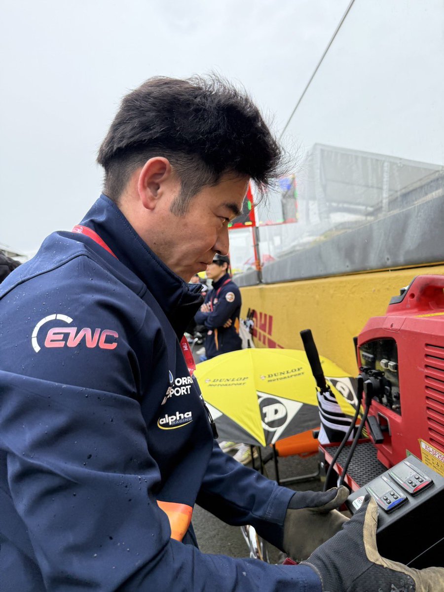 NaokoKTM's tweet photo. フランス
世界耐久ロードレース
ルマン24耐久スタート
チーム エトワール25 頑張れ
川原も裏方 タイヤ担当頑張ります
#FIMEWC #24hMotos #M1000RR #alphaRacing
#TeamÉtoile25 🇫🇷
#チームエトワール25 🇯🇵 https://t.co/yyhJrh3Per