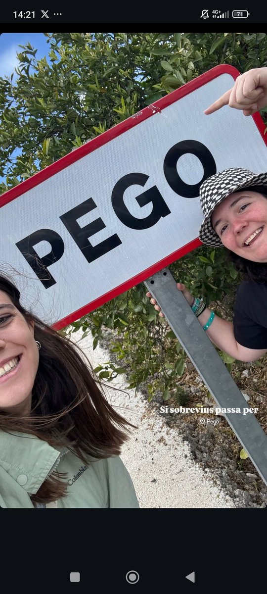 Serra_8CAT's tweet photo. Hem fet 9 km més de cotxe per anar-nos a fer aquesta foto tant necessària @ainapc3 https://t.co/xDPIgwUv5x
