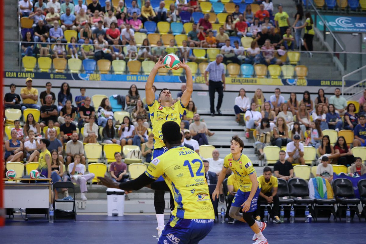 fedcanvoleibol's tweet photo. 🏐 ¡𝐂𝐚𝐧𝐚𝐫𝐢𝐚𝐬, 𝐚 𝐩𝐨𝐫 𝐞𝐥 𝐭𝐢́𝐭𝐮𝐥𝐨 𝐧𝐚𝐜𝐢𝐨𝐧𝐚𝐥❗
🔝 CV Guaguas y Heidelberg Volkswagen disputan las finales de Superliga Masculina y Liga Iberdrola femenina. 

 #canariasesvoleibol #FederaciónCanariaDeVoleibol #PasiónPorElVoley #SomosCanarias #FinalPlayoffs https://t.co/7K1aN3VyZI