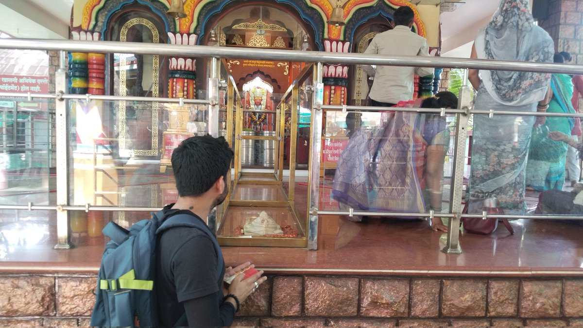 anujpareeek's tweet photo. 🚩 प्राचीन और जागृत स्थान धरतीपुत्र मंगल देव मंदिर में आज दर्शन करने का सौभाग्य मिला। यह विश्व की एकमात्र ऐसी मूर्ति है, जो मंगलदेव के वास्तविक स्वरूप में हैं। 
यहां 'भूमाता' यानी धरती माता और 'पंचमुखी हनुमान' मंदिर भी है। दुनिया का पहला भूमाता मंदिर यहीं पर होना माना जाता है https://t.co/6RwJt2TWwk