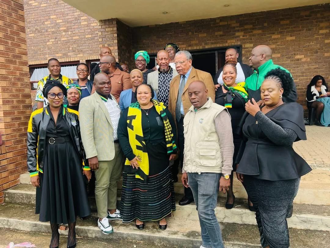 DM_PeaceMabe's tweet photo. Easter

@GautengANC  PTT members Cde Lolo Ditshego and Cde @DM_PeaceMabe attending pass over conference at Mamelodi International Assembly of God.

#ANCInChurch
#ANCEaster https://t.co/JWp1fh1L6o