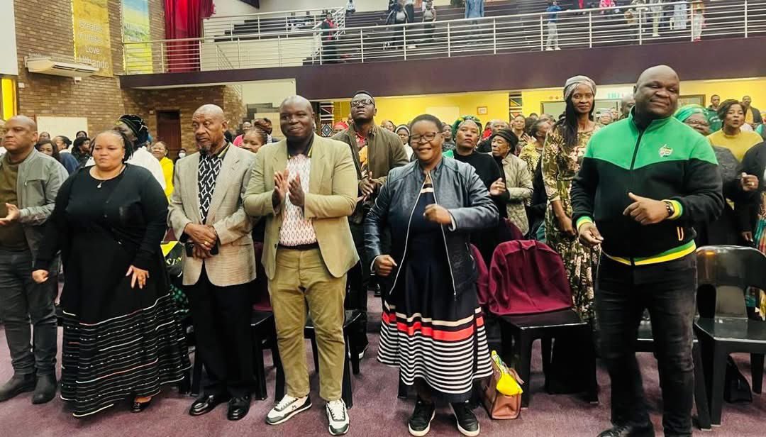 DM_PeaceMabe's tweet photo. Easter

@GautengANC  PTT members Cde Lolo Ditshego and Cde @DM_PeaceMabe attending pass over conference at Mamelodi International Assembly of God.

#ANCInChurch
#ANCEaster https://t.co/JWp1fh1L6o