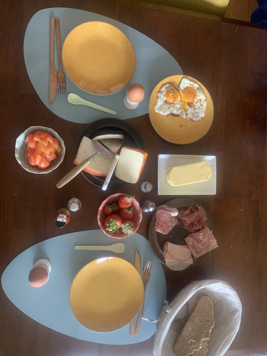DarthSquig's tweet photo. #Easter is all about those #brunches! Cc https://t.co/6aTuD6Snbj