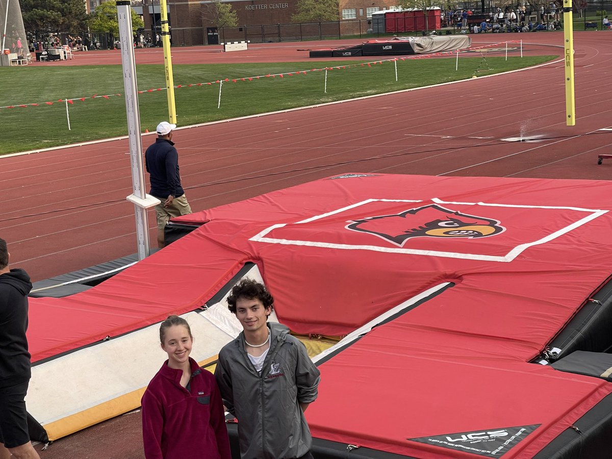 martincollier10's tweet photo. Back to UL for day two of Eastern Relays!
Pole Vault is 1st on the docket!
#welikegoingfast
@LebanonAthDept
@LHSWarriorsXC https://t.co/HMa5I6Gep9