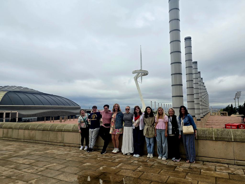 MmeMarsala's tweet photo. Great morning so far!  We did a cable car ride to the barceloneta beach. https://t.co/6GdoebkmKS