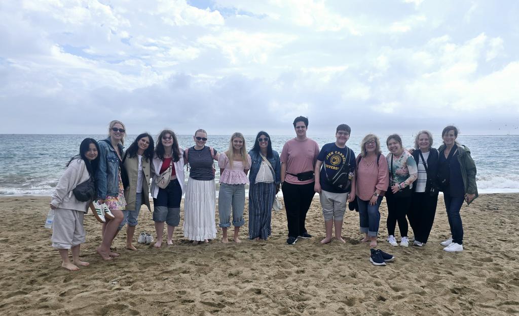 MmeMarsala's tweet photo. Great morning so far!  We did a cable car ride to the barceloneta beach. https://t.co/6GdoebkmKS