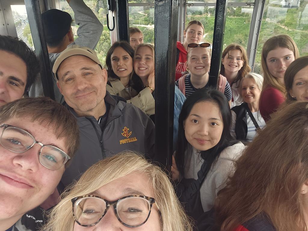 MmeMarsala's tweet photo. Great morning so far!  We did a cable car ride to the barceloneta beach. https://t.co/6GdoebkmKS