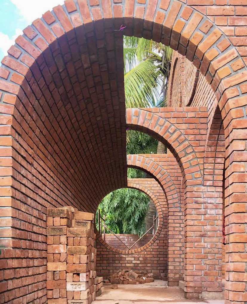 OrlandoArq's tweet photo. Cuando hablamos de ladrillo, y en particular como material para la construcción pensamos en general que nuestra obra además de ser sólida, será una construcción  para toda la vida… donde su uso representa  identidad y cultura. 

 #arquitectura
#architecture 
🔝 https://t.co/Mg9MB0BTzf