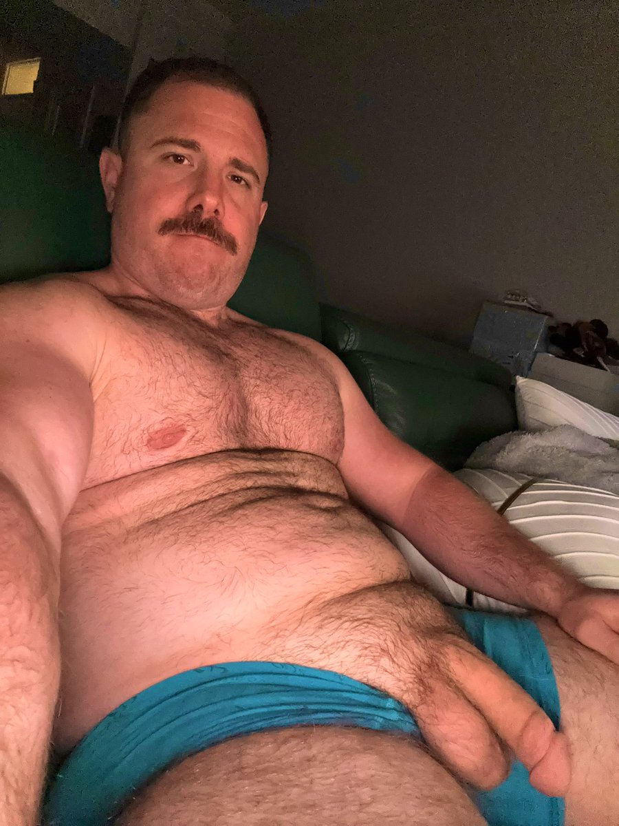 Netflix n chill w daddy? 👨🏻🍆