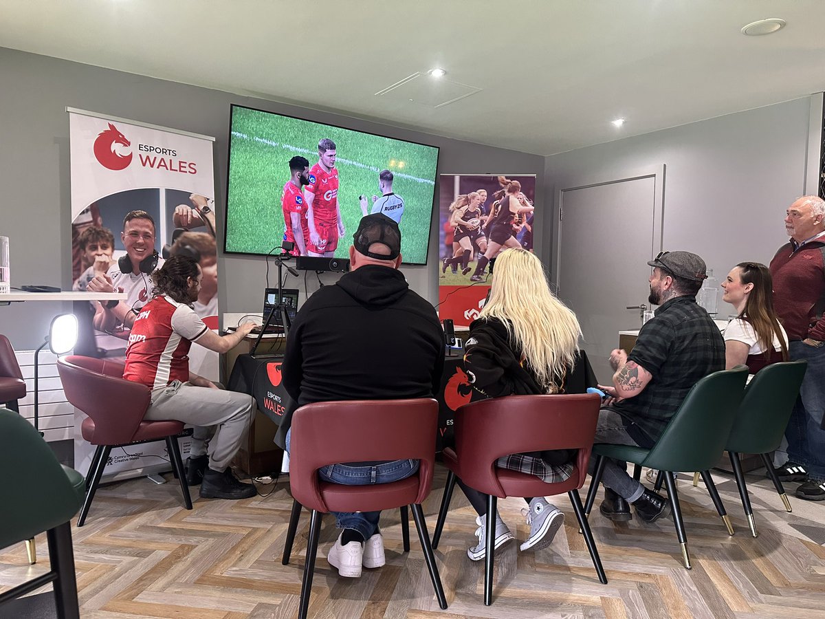 CarltonTheWelsh's tweet photo. @EsportsWales Cheeky day out with @EsportsWales! https://t.co/XDVnKLIe0W