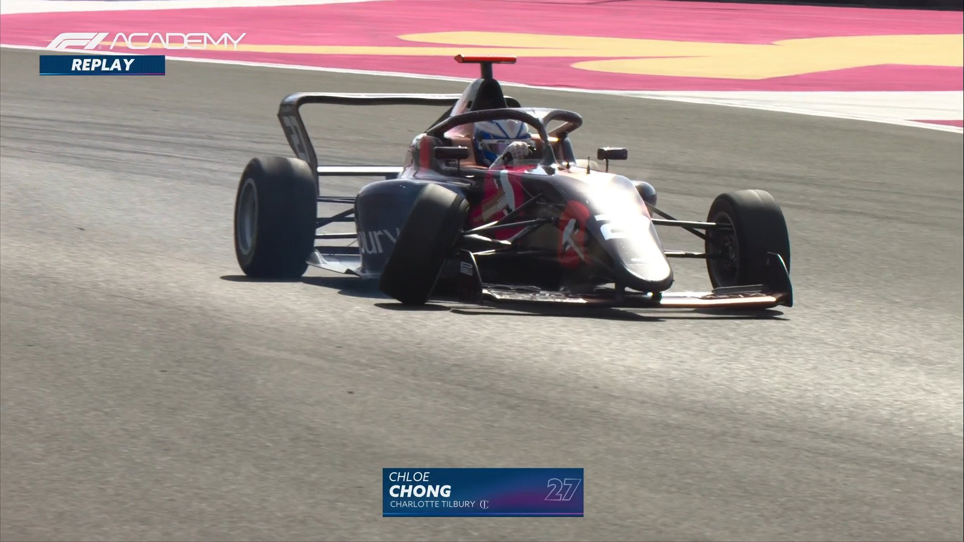 Chloe Chong fuera de la carrera. Fuente: Twitter F1 Academy 