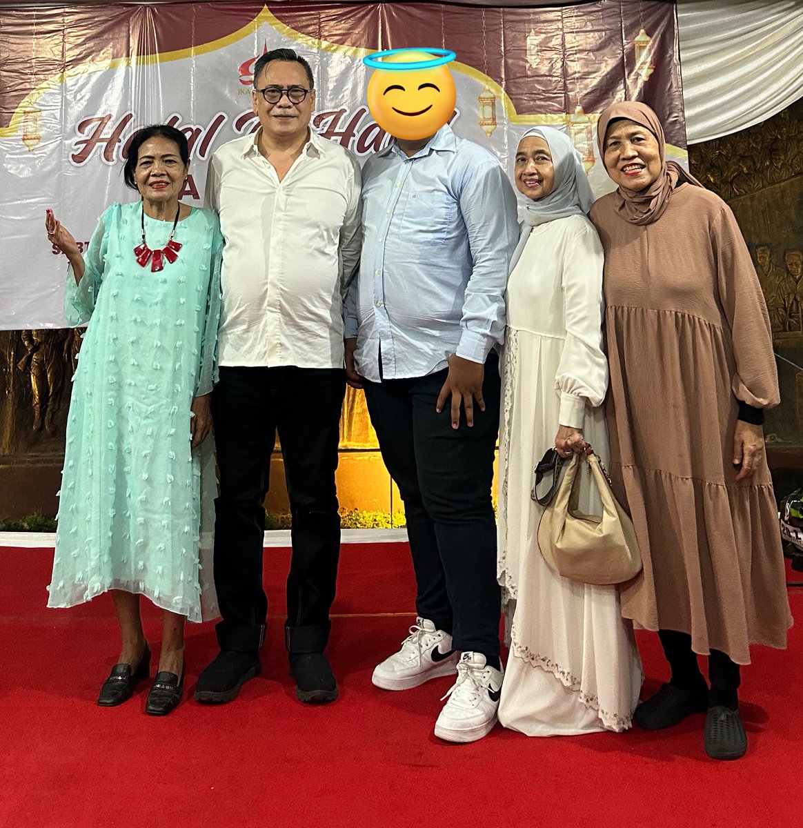 anonymous_yasha's tweet image. Foto bersama Nyokap beserta temen nyokap &amp; Abang Sahala Siahaan Selaku Ketua IKA FH Usakti 🙏🏽