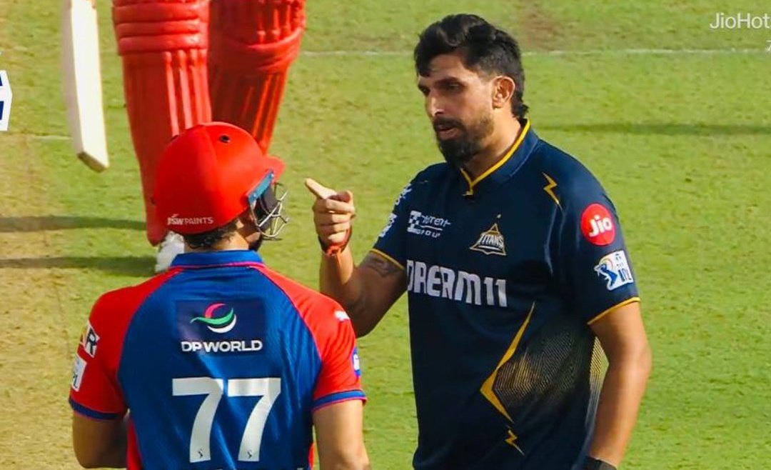 ram_swami_960's tweet photo. An argument between Ashutosh Sharma and Ishant Sharma...
#GTvsDC https://t.co/pxN13Uc5El