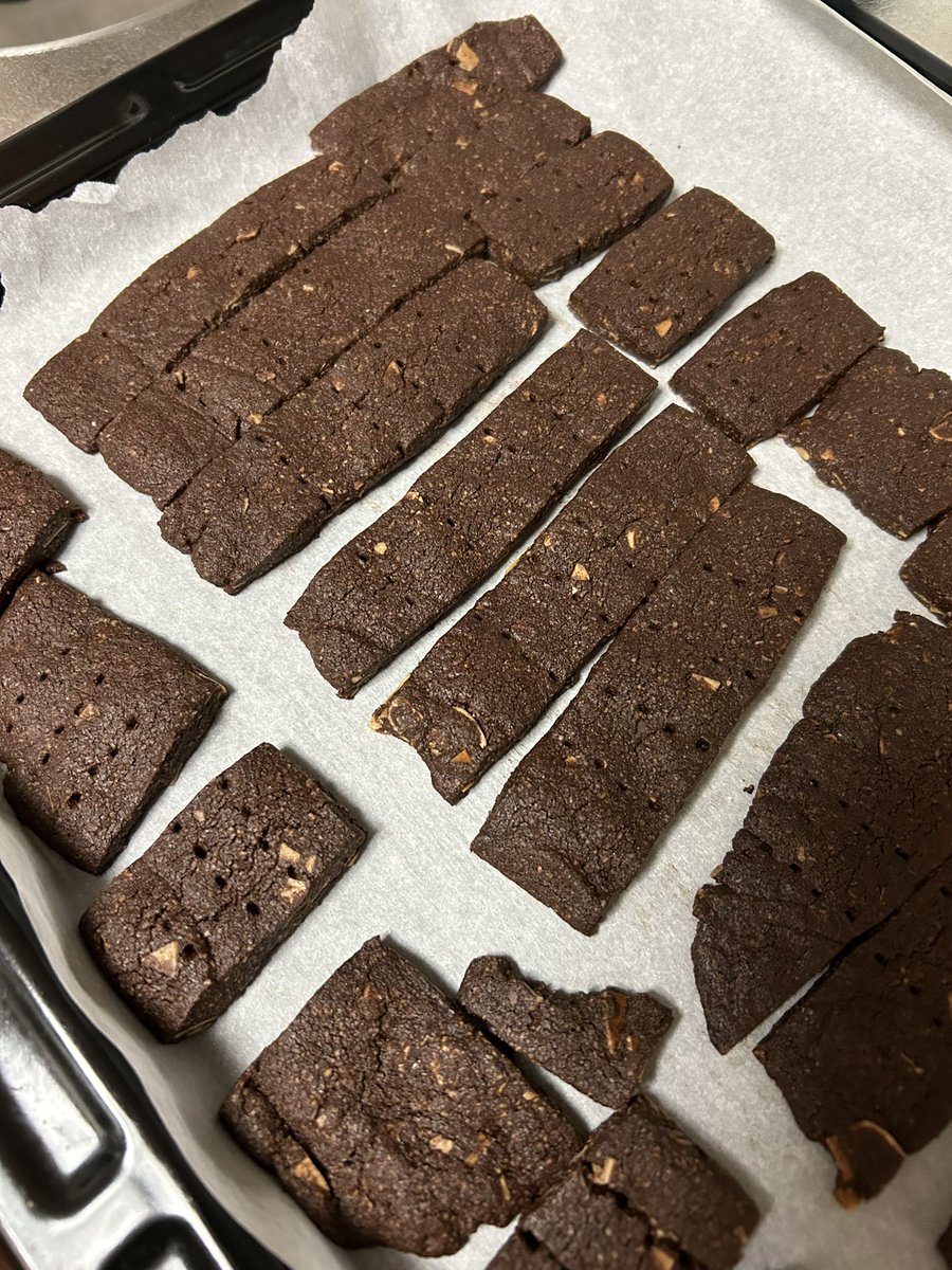 eatingdrinking's tweet photo. キモイだろ
良いオジサンがお菓子作りデビューだぞ。
砂糖不使用、小麦粉不使用だぞ。

もう1ヶ月間、毎週作ってるんだ。
怖いだろ。

#ショートブレッド
#焼菓子
#お菓子
#お菓子作り https://t.co/YWl7ScN7pk