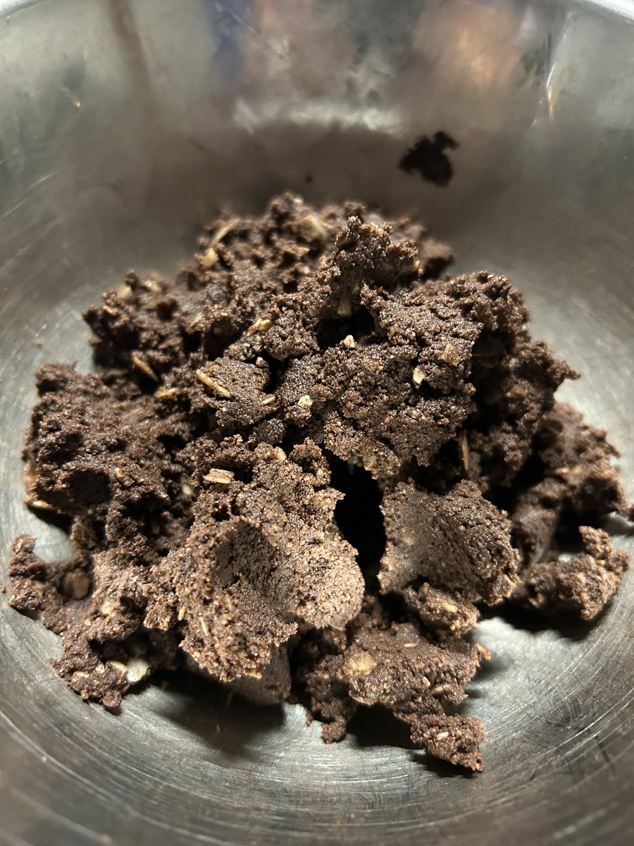 eatingdrinking's tweet photo. キモイだろ
良いオジサンがお菓子作りデビューだぞ。
砂糖不使用、小麦粉不使用だぞ。

もう1ヶ月間、毎週作ってるんだ。
怖いだろ。

#ショートブレッド
#焼菓子
#お菓子
#お菓子作り https://t.co/YWl7ScN7pk