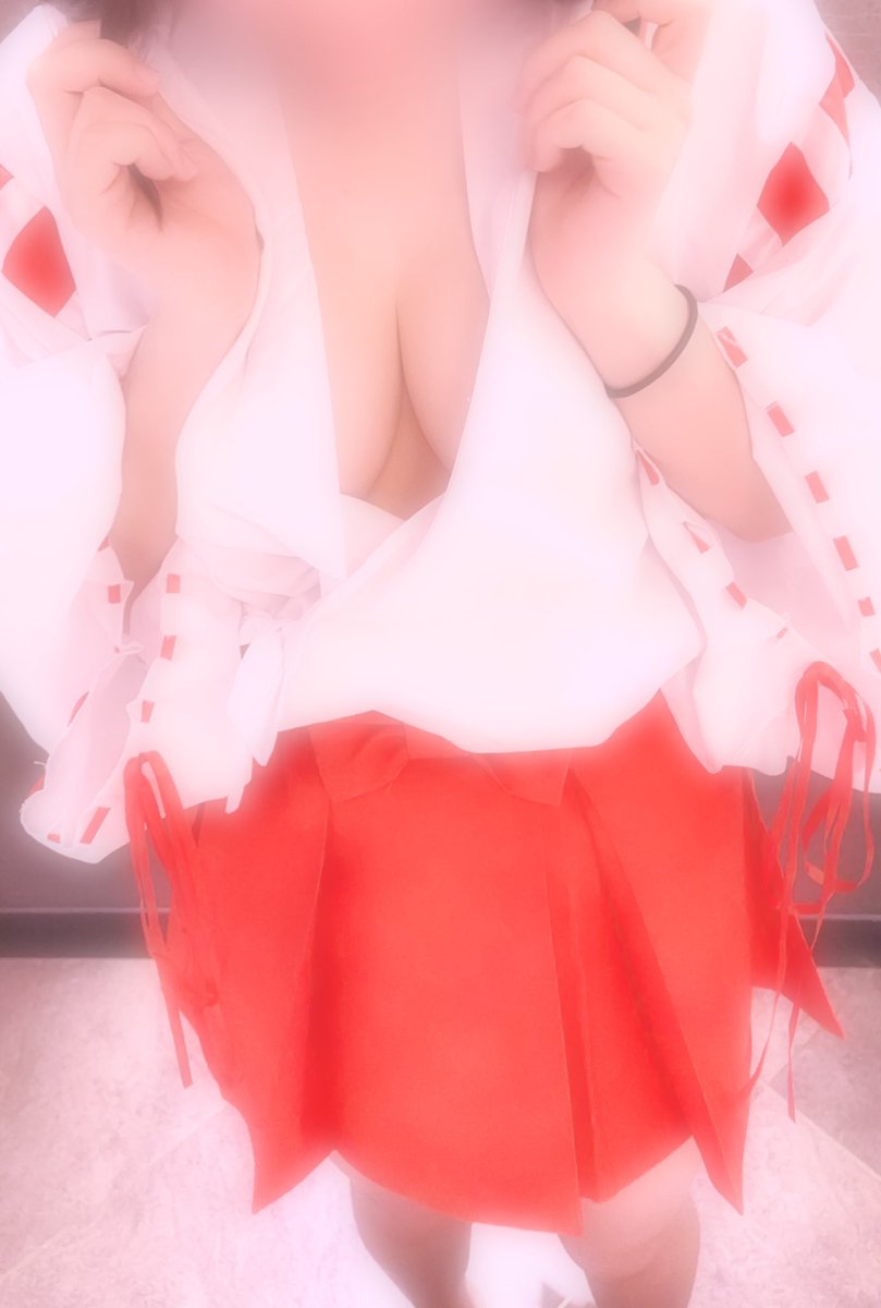 emu_mu18's tweet image. ひさびさのコスプレ投稿〜✨
巫女さんになりました笑
少しでも私のこと気になったら
DMくーださいっ♡
#p活福岡 #p活 #p募集 #pj