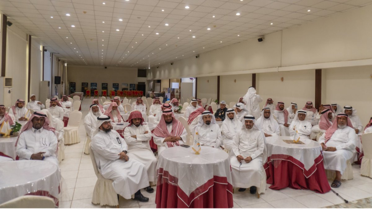 kEbar_sin_aflaj's tweet photo. جمعية التنمية الأهلية بقباء تستقبل أعضاء #ديوانية_إجلال_بالأفلاج في مقر مركز التنمية الأهلية بالسيح وتقيم حفلا بهذه المناسبة وتقدم هدايا تذكارية لأعضاء الديوانية..
تم في هذا اللقاء تقديم دروعا تذكارية من جمعية إجلال لبعض الجمعيات والأفراد المشاركين في تنظيم هذه الزيارة . https://t.co/zhFEoCKkDS