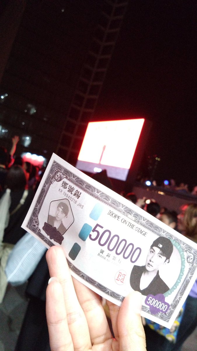 ru_ha_ru_3160's tweet photo. #HOPE_ON_THE_STAGE_TOUR 
#to_hobi 

コロナ以来、ちゃんと会えたの初めてで、サウンドチェックで涙腺が4に(ペンライトの電池も4に)、ライブ終わったら女になりました
ありがとう
本当に大好き
足長い
残りのツアーも楽しんで
日本を楽しんでください！ https://t.co/3b8jBxh1Mn