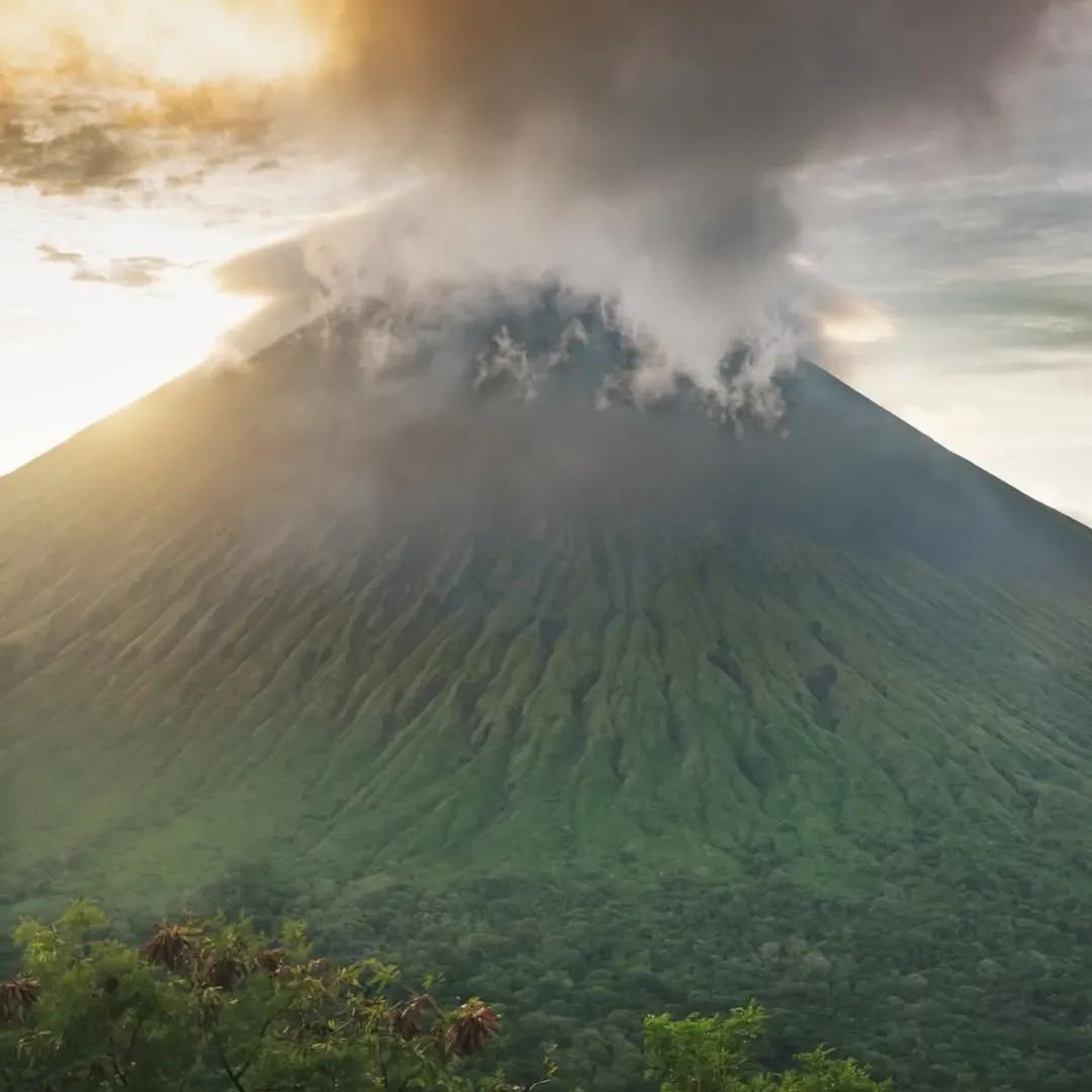 💥¡Buenos días camaradas!

🌋El majestuoso volcán San Cristóbal 

#Chinandega #Nicaragua