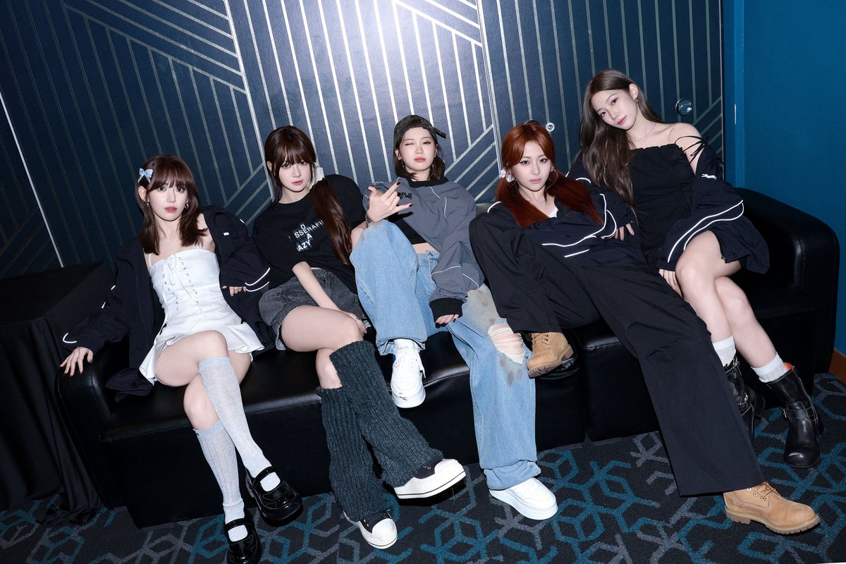 [#오늘의르세라핌] 
250419 @ 2025 LE SSERAFIM TOUR 'EASY CRAZY HOT' IN INCHEON  

피어나?💙 느꼈어 오늘의 진동? 
내일도 같이 신나게 즐겨주세요🕺  

#LE_SSERAFIM #르세라핌 
#EASY_CRAZY_HOT 
#EASY_CRAZY_HOT_IN_INCHEON