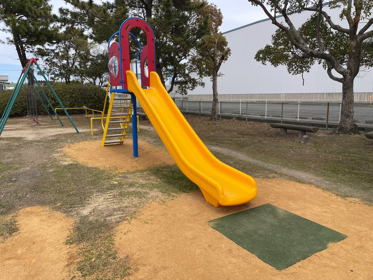 takuoon's tweet photo. 新しいすべり台、設置完了しました！元気いっぱい遊べるカラフルなすべり台が完成しました！登るワクワク、滑るドキドキ、そしててっぺんのドームから見える景色も楽しいポイントです。子どもたちの笑顔があふれる場所になりますように！ https://t.co/ShcaHXtenI